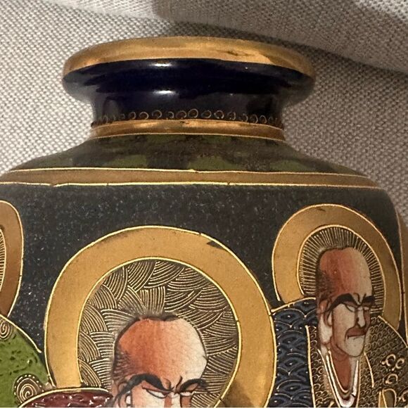 Satsuma Ware 8 Imperial Heads Large 15” Tall Vase - Picture 6 of 16